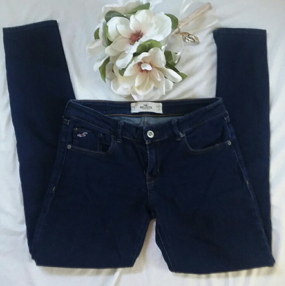 2 for $20 Hollister Jeans, size 7R - Picture 3 of 5